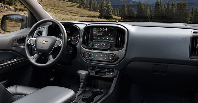 Blending cues from its bigger brother Silverado with a style all its own, the interior of the 2015 Chevrolet Colorado is comfortable, cleverly equipped and well connected.